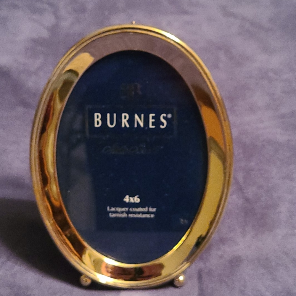 Burnes of Boston oval frame for 4x6 photos